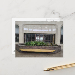 Planten in een tussenruimte: een bijna verlaten wi briefkaart