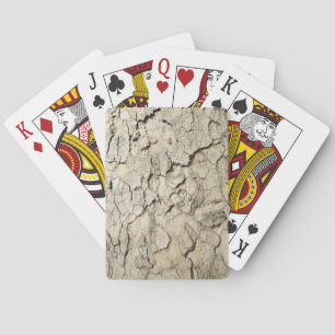 Plantenboomcamouflage ziet er uit op een schuurpat pokerkaarten