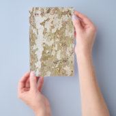 Plantenboomcamouflage ziet uit op barstpatroon flyer (Hand)