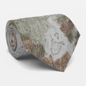 Plantenboomcamouflage ziet uit op stropdas van het (Opgerold)