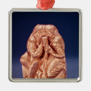 Plaque die twee Scythians afschilderen die een dri Metalen Ornament