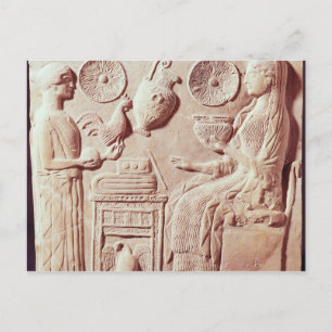 Plaque van een vrouw die cadeaus geeft aan een zit briefkaart