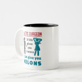 Plastic chirurg als het leven je meloenen geeft tweekleurige koffiemok (Voorkant links)