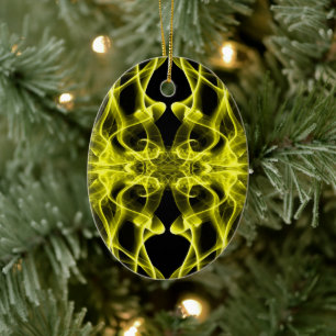 Platen van gele rook op zwart keramisch ornament