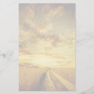 Plattelandsweg door het veld briefpapier