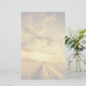 Plattelandsweg door het veld briefpapier (Staand voorkant)