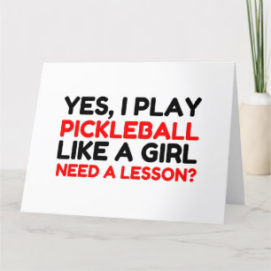 PLAY PICKLEBALL ZOALS EEN MEISJE DIE EEN LESSON NO BEDANKKAART
