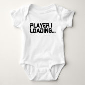 Player 1 Loading Gamer Mom Pregnancy Announcement Romper (Voorkant)