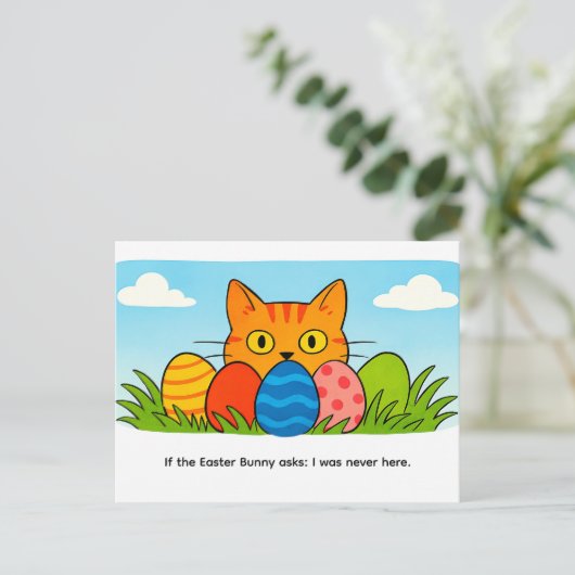 Playful Cartoon Cat Hiding Behind Easter Eggs Briefkaart (Staand voorkant)