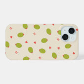 Playful Green Olives, Hearts, & Initials Pattern iPhone 15 Case (Achterkant horizontaal)