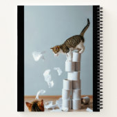 Playful Kitten en Toilet Paper Tower Notitieboek (Achterkant)