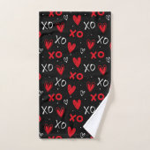 Playful Red & Black XO Heart Pattern on Black Bad Handdoek (Handdoek)