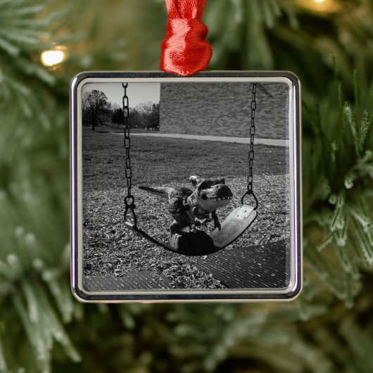 Playground Tyrannosaurus TREX Dinosaur Funny Metalen Ornament (Boom)