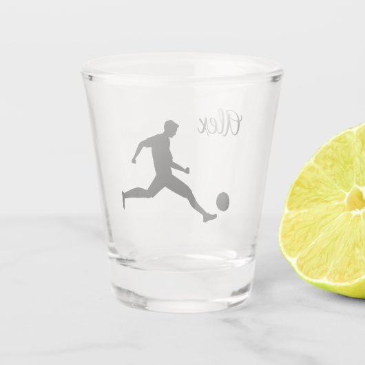 Playing soccer graphic black shot glas (Achterkant)