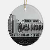 Plaza Drugs, kerstversiering Atlanta Keramisch Ornament (Links)