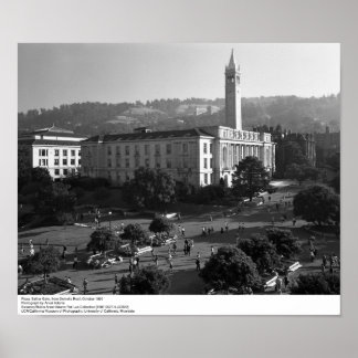 Plaza, Sather Gate uit Dwinelle Roof, 1966 Poster