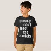 Please Do Not Feed The Models With Skinny Fun  T-shirt (Voorkant volledig)