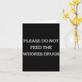 Please Do Not Feed The S Drugs Funny Design On Bac Kaart (Gele Bloem)