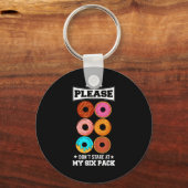 Please Don't Stare At My Six Pack Donut Sleutelhanger (Voorkant)