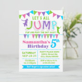 Plechtige verjaardag trampoline springt roze naar  kaart (Staand voorkant)