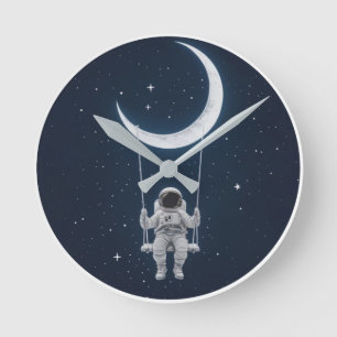 Plezier in de ruimte - Astronaut Swingend op de ma Ronde Klok