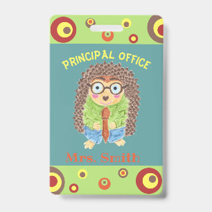 Plezierige egel pas voor het kantoor van de direct badge