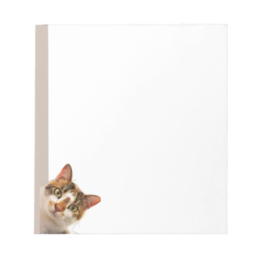 Plezierige kat kitten kijkt naar jou Schattig dier Notitieblok (Voorkant)