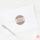 Plezierige Rode Groene Geruite Kerst Script Op Maa Ronde Sticker (Envelop)