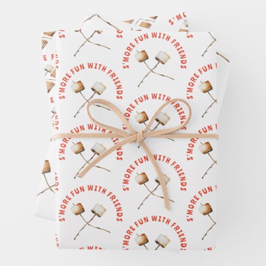 Plezierige S'mores-activiteiten bij het kampvuur i Inpakpapier Vel (In situ)