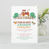 Ploeg over tractor verjaardagsfeestje kaart (Staand voorkant)