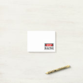 Plotseling stoppen rood post-it® notes (Op bureau)