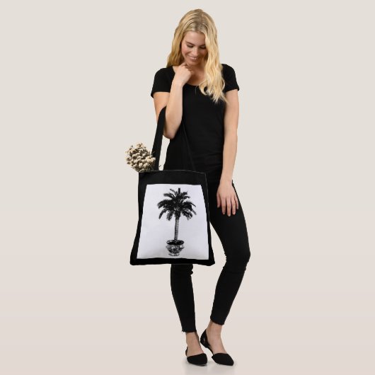 Plotselinge palmboom - zwart-wit tote bag (Op model)