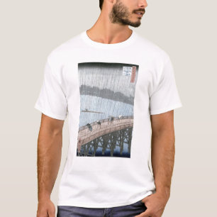 Plotte douche over Shin-Ohashi Bridge en T-shirt