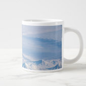 Pluim afkomstig van de vulkaan Kliuchevskoi. Grote Koffiekop (Rechts)