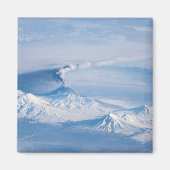 Pluim afkomstig van de vulkaan Kliuchevskoi. Magneet (Voorkant)