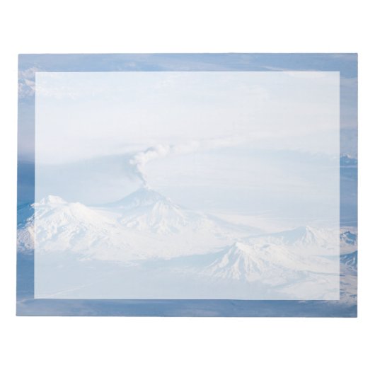 Pluim afkomstig van de vulkaan Kliuchevskoi. Notitieblok (Voorkant)