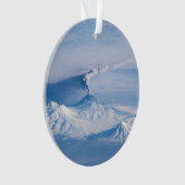 Pluim afkomstig van de vulkaan Kliuchevskoi. Ornament (voorkant)