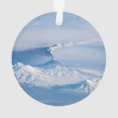 Pluim afkomstig van de vulkaan Kliuchevskoi. Ornament (achterkant)