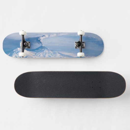 Pluim afkomstig van de vulkaan Kliuchevskoi. Persoonlijk Skateboard (Horizontaal)