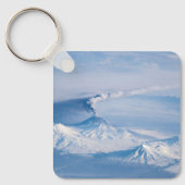 Pluim afkomstig van de vulkaan Kliuchevskoi. Sleutelhanger (Voorkant)