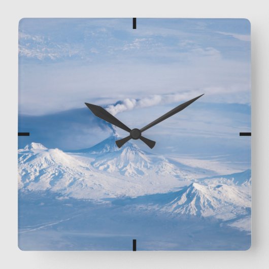 Pluim afkomstig van de vulkaan Kliuchevskoi. Vierkante Klok (Voorkant)