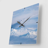 Pluim afkomstig van de vulkaan Kliuchevskoi. Vierkante Klok (Hoek)