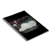 Pluis de kitten die onder de boom slaapt. notitieboek (Rechterzijde)