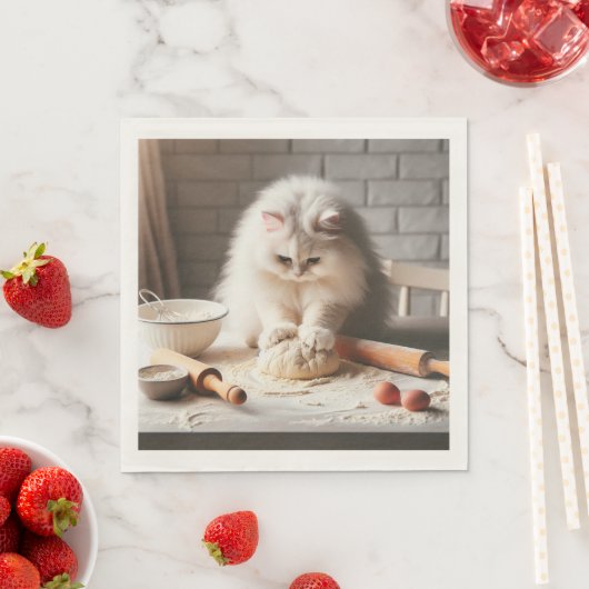 Pluizige kat bakt een pizzabasis servet (Insitu)