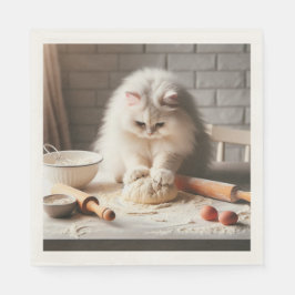 Pluizige kat bakt een pizzabodem servet