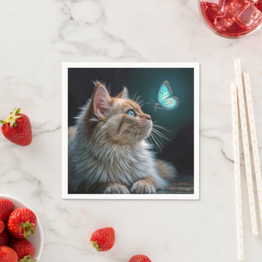 Pluizige kat met een gloeiende neonvlinder servet (Insitu)