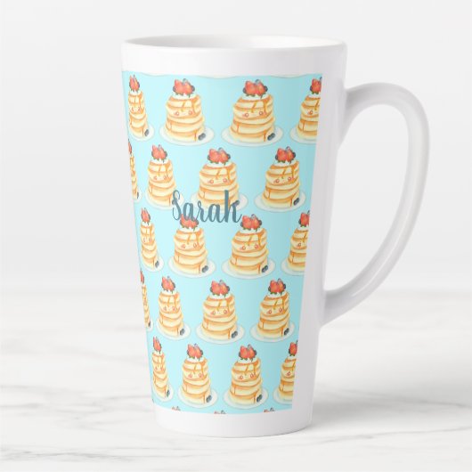 Pluizige pannenkoeken met ahornsiroop, fruit en ro latte mok (Rechts)