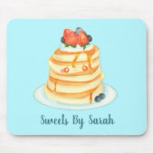 Pluizige pannenkoeken met ahornsiroop, fruit en ro muismat (Voorkant)