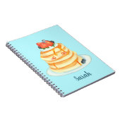 Pluizige pannenkoeken met ahornsiroop, fruit en ro notitieboek (Rechterzijde)