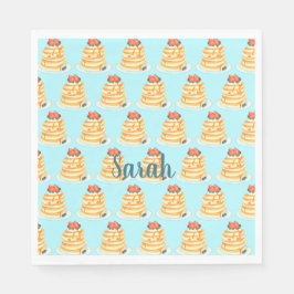 Pluizige pannenkoeken met ahornsiroop, fruit en ro servet